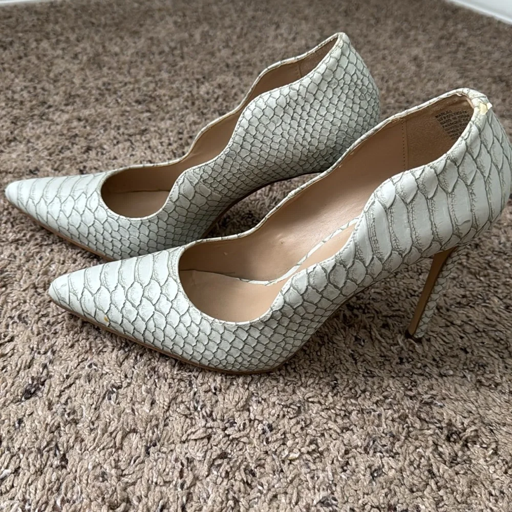 JustFab Women’s White Faux Snake Skin Pointed Toe High Heel Size 9